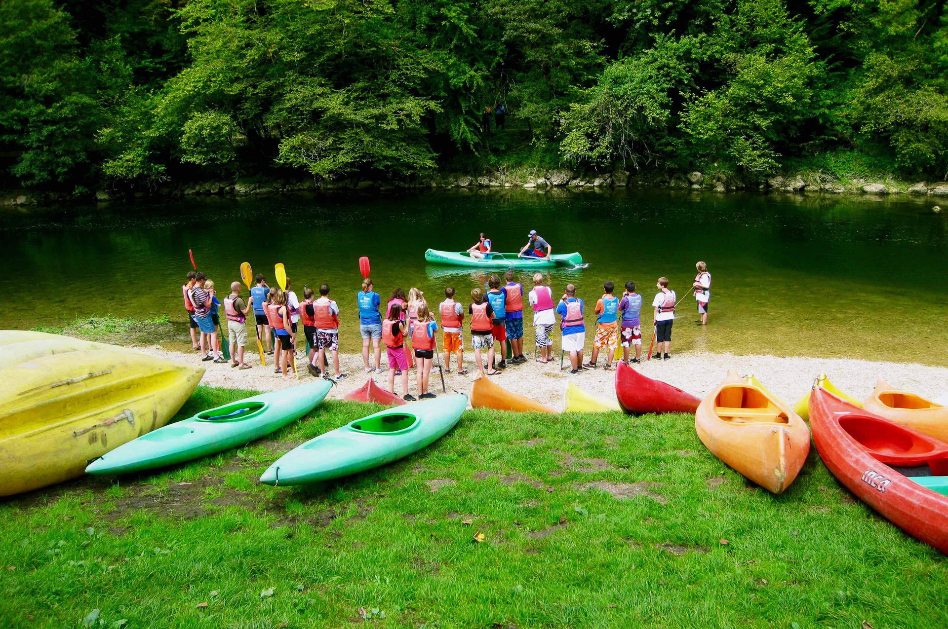 le clip canoë kayak descente doubs activité aquatique st-ursanne canton jura suisse